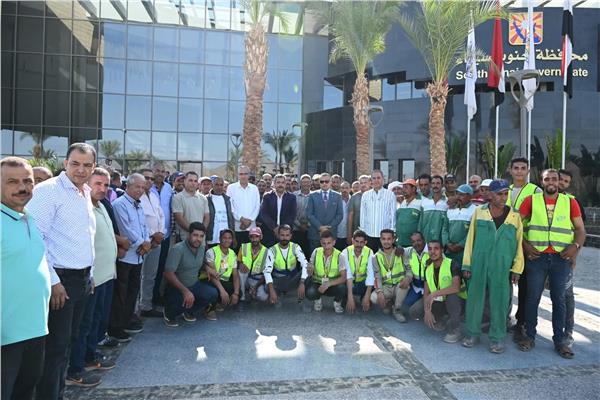 اللواء الدكتور خالد مبارك، محافظ جنوب سيناء خلال تكريم عدد من القيادات