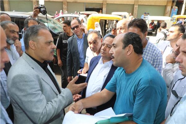 المهندس حازم الأشموني محافظ الشرقية خلال الجولة