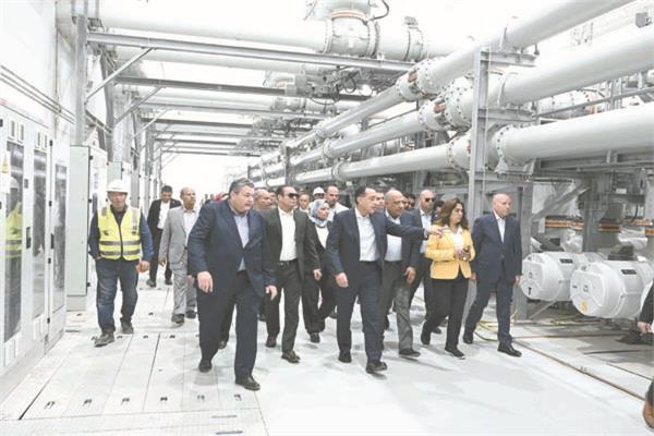 د. مصطفى مدبولى خلال جولته بمحطة بدر