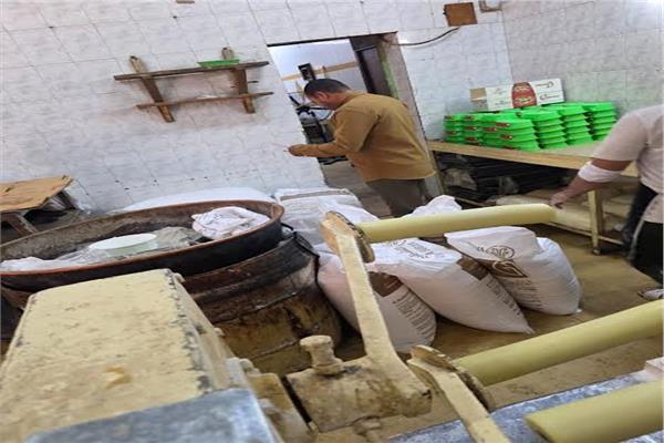 ضبط ٣٥ شيكارة دقيق و ٥٠٠ كيلو سكرمجهوله المصدر بالشرقية 