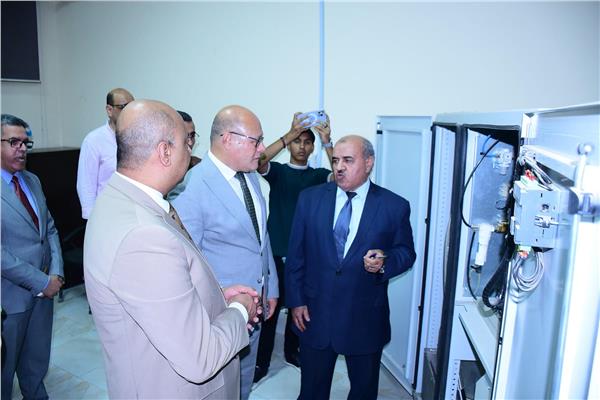   رئيس جامعة سوهاج يفتتح وحدة المعمل المركزي للتحليل الحراري*   
