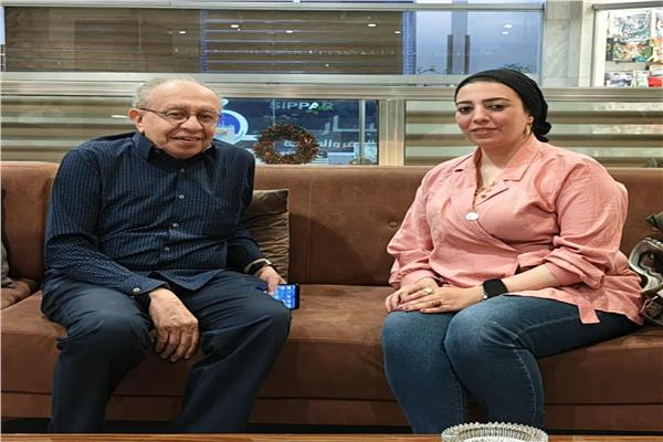 المخرج عصام السيد مع محررة بوابة أخبار اليوم