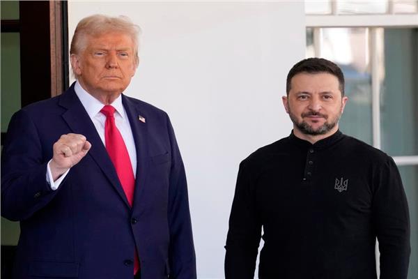 الرئيس الأمريكي دونالد ترامب ونظيره الأوكراني فلاديمير زيلينسكي
