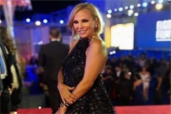 نجمات الجونة يخترن الأناقة الكلاسيكية