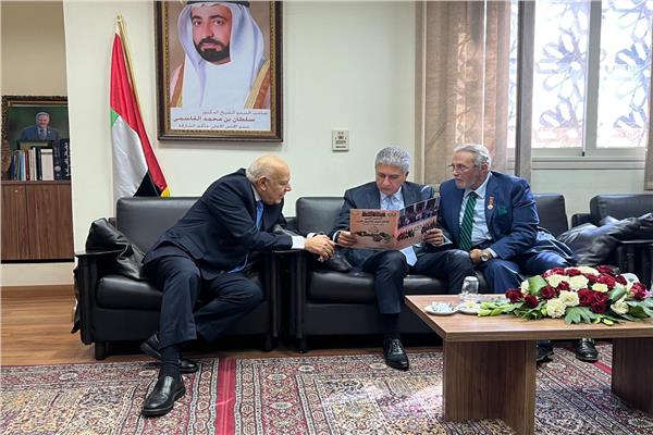 وزير السياحة خلال اللقاء