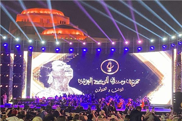 بدء الاستعدادات النهائية لحفل مدحت صالح وتوافد الجمهور على دار الأوبرا