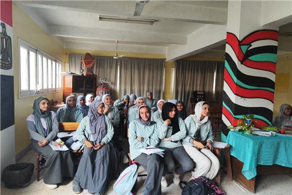 الطالبات خلال الندوية التوعوية