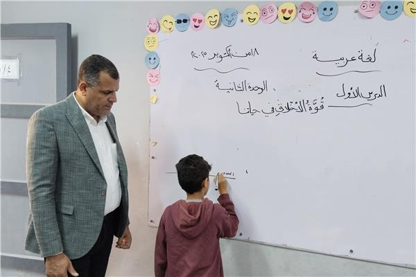 إحالة إدارة مدرسة للتحقيق وسط حالة من " الهرج والمرج " خلال جولة مفاجئة لمدير تعليم دمياط