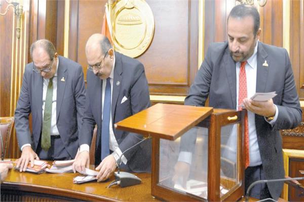 فرز أصوات ناخبى رئيس المجلس والوكيلين