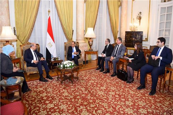 وزير الخارجية ووزير الطيران المدني   