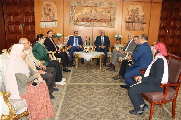 رئيس الجامعة المنوفية يلتقي مدير فرع المنوفية للتأمين الصحي لبحث آفاق التعاون 