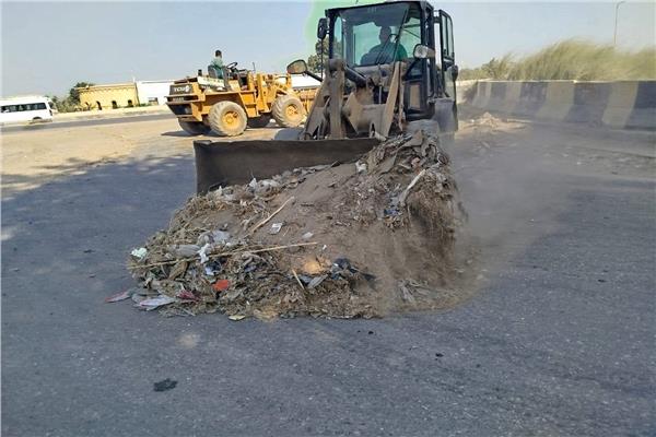 رفع تراكمات بمدخل كفر الجزار