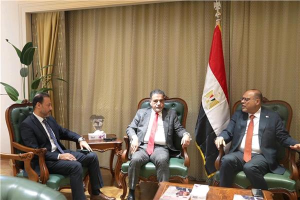 وزير العمل ونائب رئيس غرفة تجارة قطر