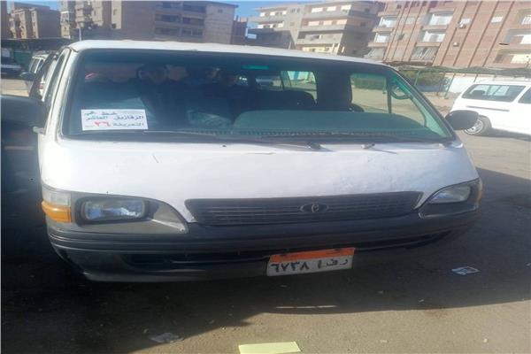 وضع ملصقات بتعريفة الركوب على سيارات الأجرة بالشرقية