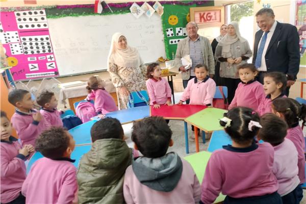 مدير تعليم البحيرة يتابع إنتظام الدراسة بعدد من مدارس المحمودية