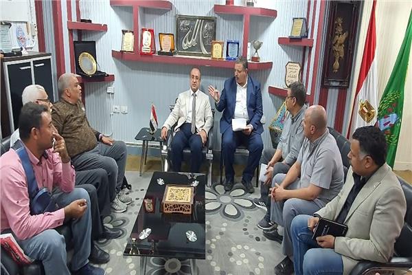 مدير تعليم المنوفية يناقش آليات تنفيذ مشروع رأس المال لإنتاج الأعلام