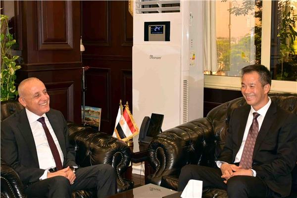 محافظ الأقصر وعمدة تشينغتشو الصينية