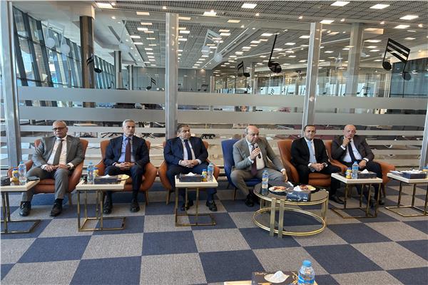 الحفني : تقنيات ذكية وتجربة سفر استثنائية "بمطار 4 الجديد "
