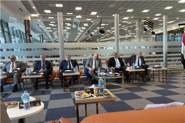 الحفني : تنسيق كامل مع وزارة النقل لتحسين خدمات مطار سفنكس الدولي وتطوير الهوية البصرية