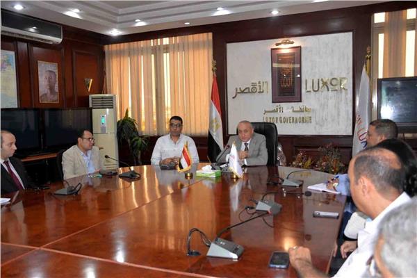 خلال الاجتماع