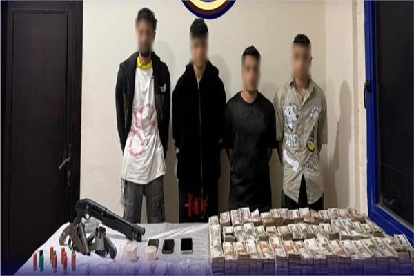 المتهمين وبحوزتهما المضبوطات