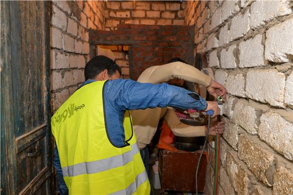 خلال توصيل شپكات المياه 