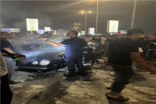 استخراج جثة متوفي من داخل سيارة اشتعلت فيها النيران