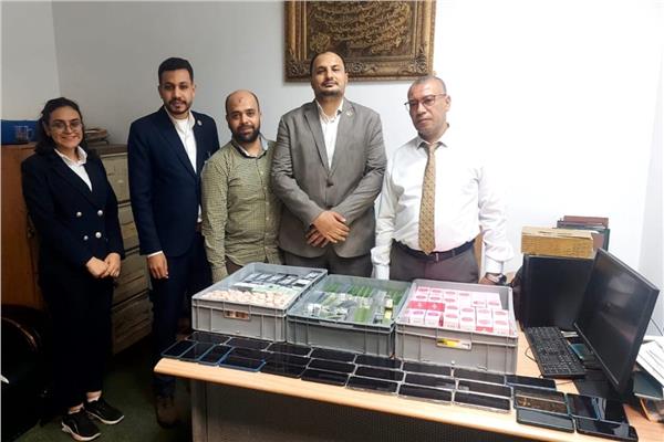جمارك مطار الاسكندرية الدولي تضبط  تهريب عدد من الهواتف المحمولة