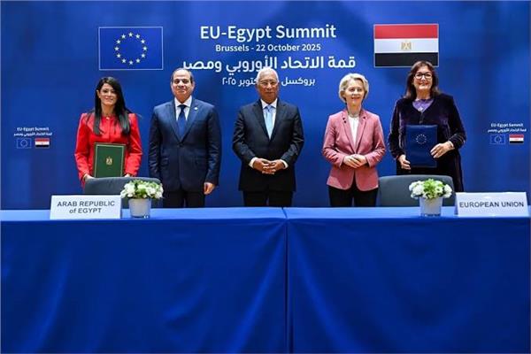 القيادة السياسية برئاسة الرئيس عبد الفتاح السيسي