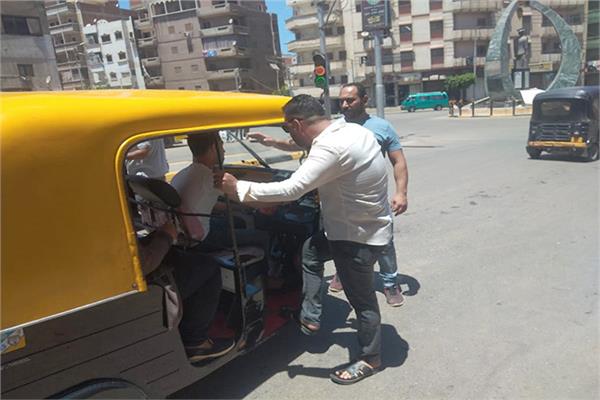 الزرقا تحاصر التوك توك برقم محلي