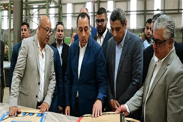 رئيس الوزراء يفتتح مصنع "بريمفيرد للأكياس والصناعات الورقية