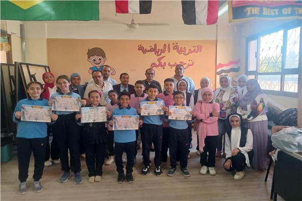 وكيل تعليم نجع حمادي يزور الشهيد إسلام الرسمية للغات..