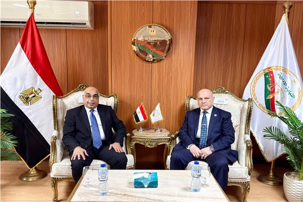 رئيس هئية النيابة الإدارية خلال استقباله وزير العدل