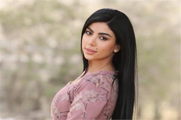  الفنانة كارولين عزمي