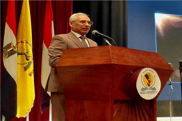 رئيس جامعة المنيا يشهد حفل تخرج الدفعة 23 من كلية طب الأسنان