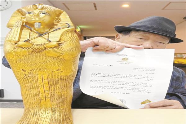 ورق البردى وألوان «أرض الفيروز»