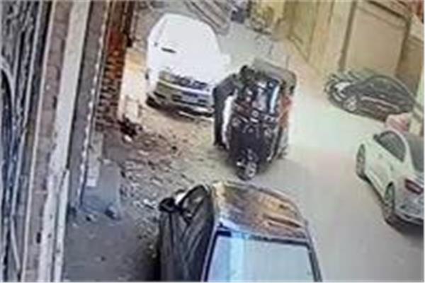سائق التوك توك المشارك في نقل أطفال اللبيني