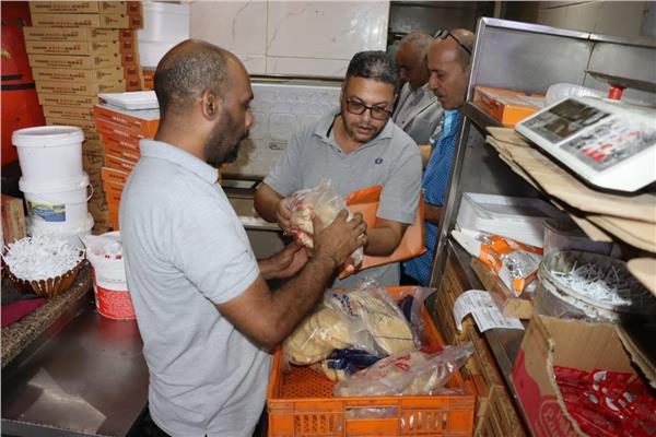 ضبط أطنان من اللحوم المفرومة مجهولة المصدر بالخانكة