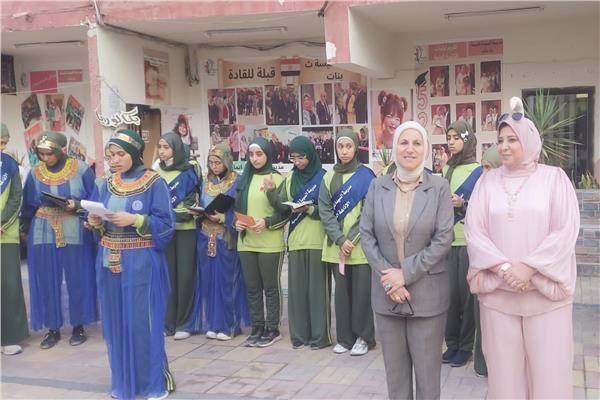مدير المديرية تشهد طابور الصباح والإذاعة  المدرسية 