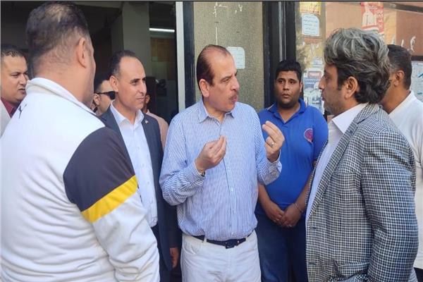 نائب وزير الصحة يتفقد مستشفى بني سويف التخصصي ويوجه بصرف مكافأة أسبوعين للعاملين