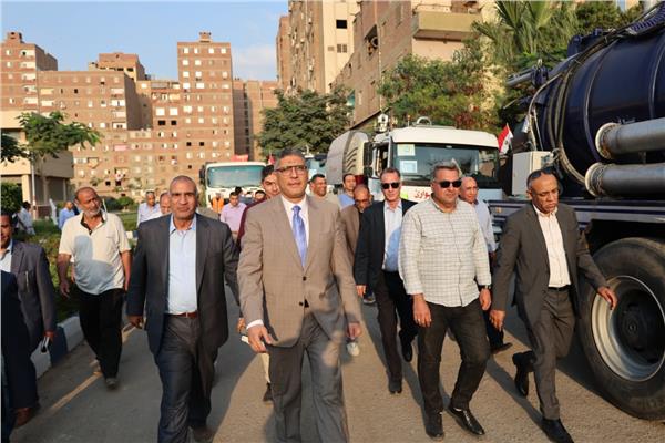  المهندس عادل النجار محافظ الجيزة صباح اليوم اصطفاف معدات شركة مياه الشرب والصرف الصحي 