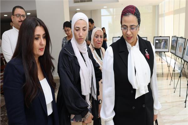 المستشارة أمل عمار تتفقد أنشطة برنامج نورة بحي الأسمرات