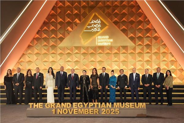 الرئيس عبد الفتاح السيسي والسيدة انتصار السيسي 