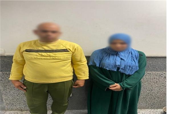 المتهمان بعد القبض عليهما