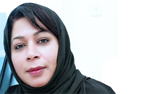 الكاتبة الصحفية فضيلة المعيني رئيس جمعية الصحفيين الإماراتيين