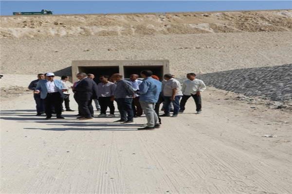 محافظ المنيا يُعلن رفع درجة الاستعداد القصوى ويوجه بتحديث خطط مواجهة السيول