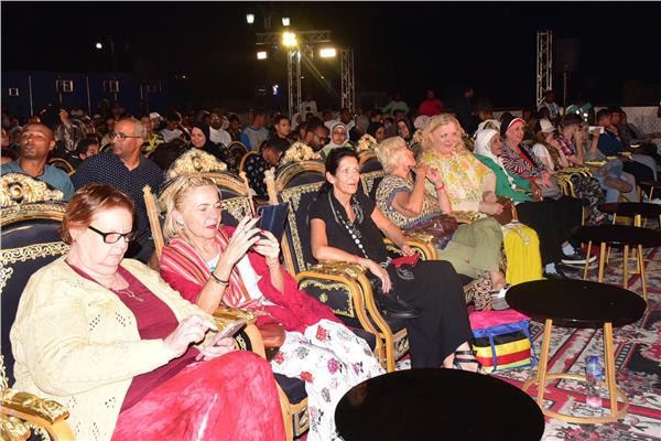 مشاركة السياح أهالى الأقصر خلال الإحتفالية بلإفتتاح المتحف الكبير 