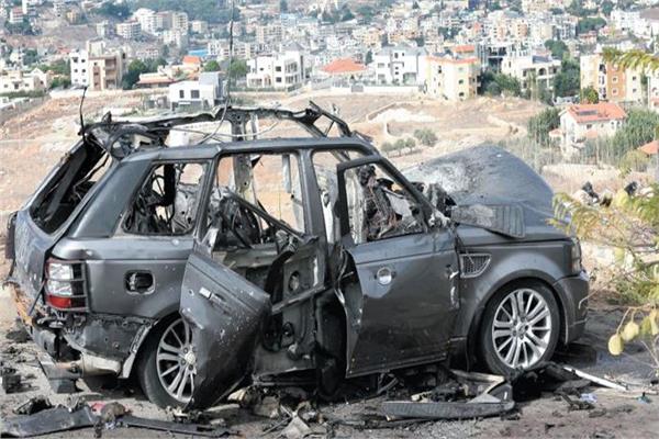 حطام السيارة التى استهدفتها مُسَيَّرة إسرائيلية ما أدى لمقتل 4 عناصر من قوة الرضوان     «أ ف ب»