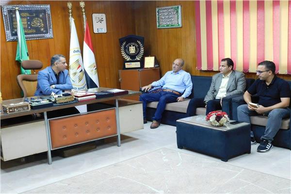 مدير الشباب والرياضة بالقليوبية يناقش خطط العمل والمشروعات القومية