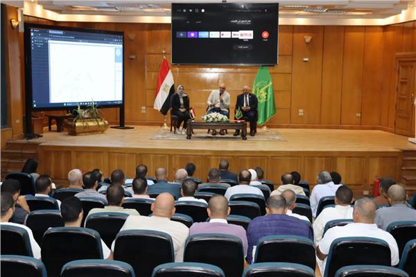 محافظ القليوبية يبحث آليات إنشاء سوق حضاري لسيارات في المحافظة 